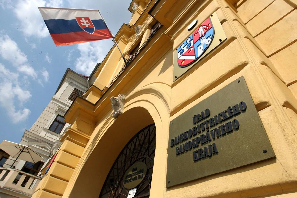 [Školy za demokraciu] Ktorí kandidáti na župana BBSK naozaj vnímajú vzdelávanie ako prioritu?