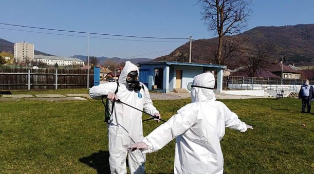 Rómovia majú strach – ako prebiehalo testovanie na korona vírus v Jelšave